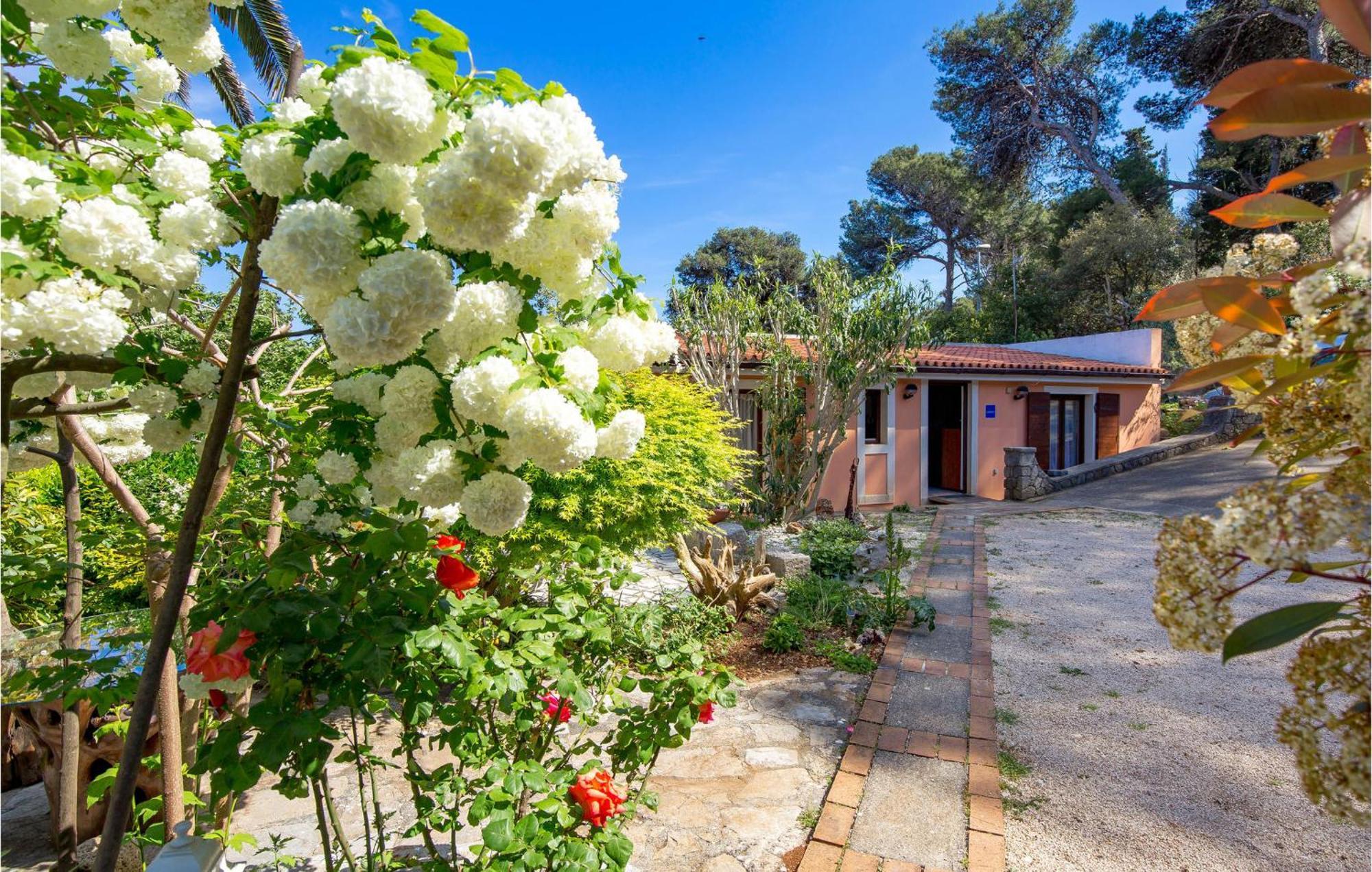 Awesome Home In Veli Lošinj Buitenkant foto
