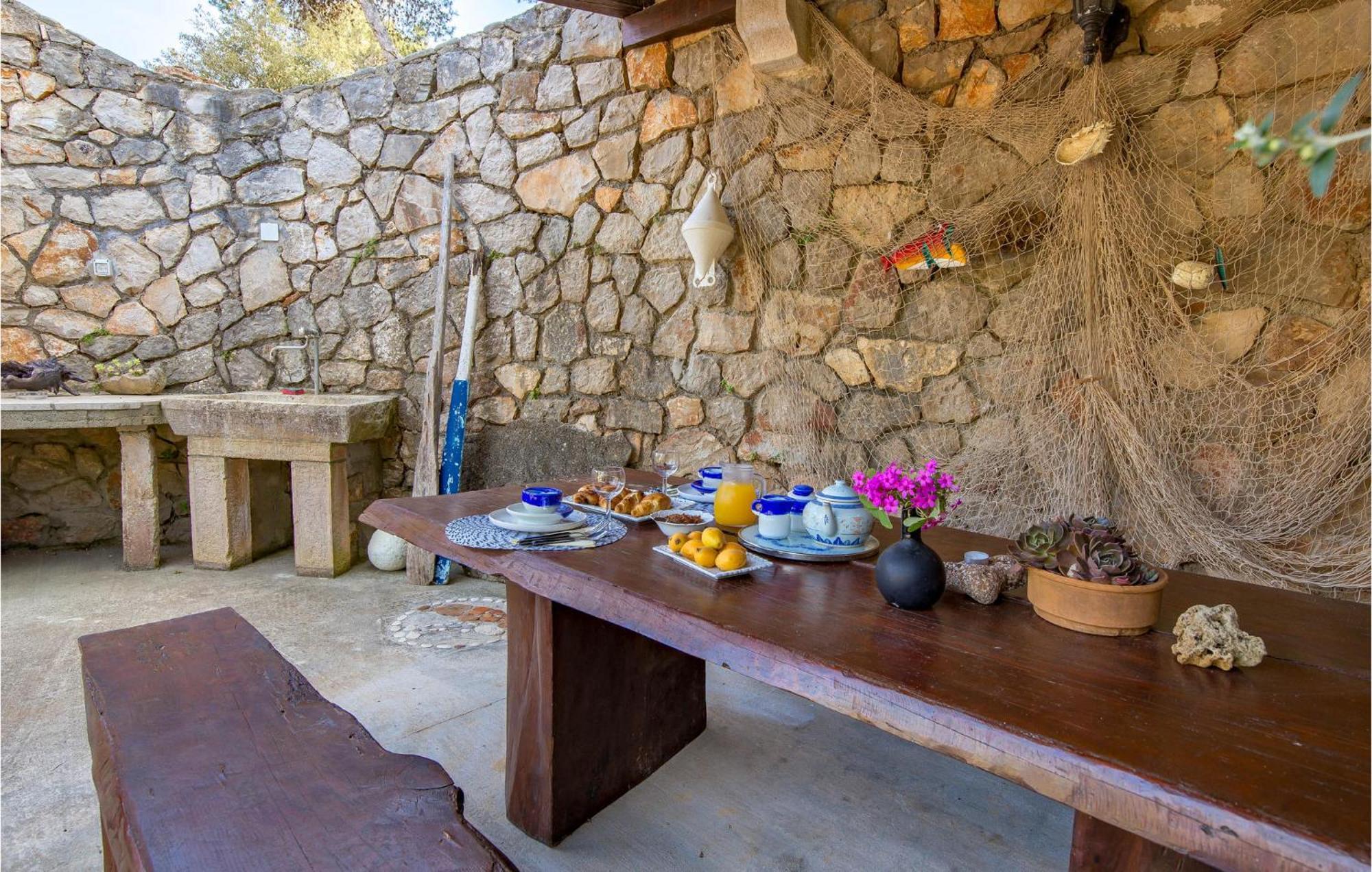 Awesome Home In Veli Lošinj Buitenkant foto
